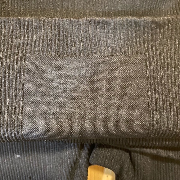 Never Worn Spanx Ribbed Leggings with Tummy control. XL. - Picture 3 of 5